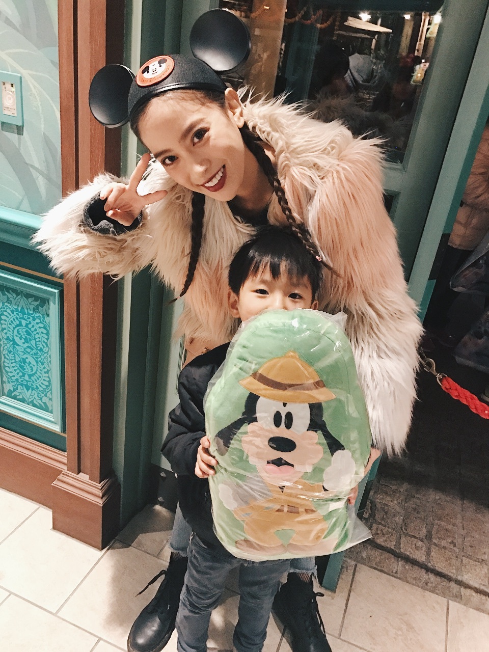 ディズニー♡101匹わんちゃん♡かわいい兄弟?兄妹?姉弟?♡非売品♡ご飯入れ付♡ セリアで売ってた101匹わんちゃんの背景付きアクリルスタンド